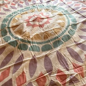 NWOT Summer Beach Round Throw. Great for the Beach!